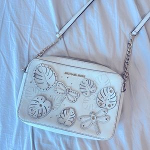 Michael Kors white leather bag with gold embellishments - Crossbody strap